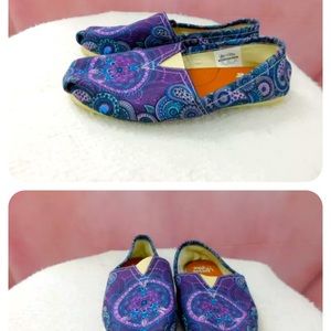 Tom’s size 9 yes we vibe shoe women’s canvas slip on